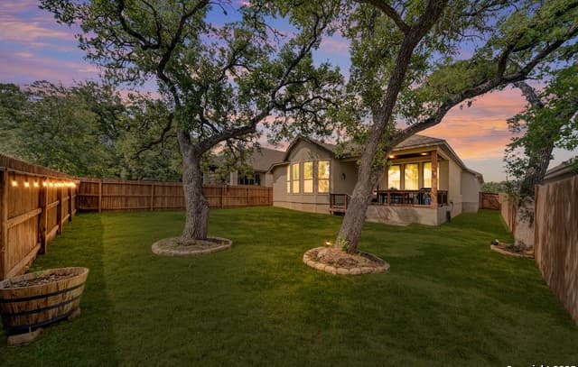 1057 Cadogan Squire — photo 3