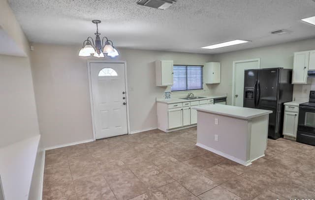 7811 Bypass — photo 4