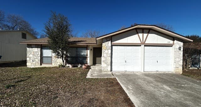 939 Hayloft Ln — photo 1