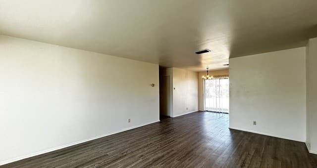 939 Hayloft Ln — photo 3