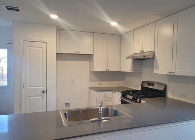 5341 Cloves Cove — photo 4