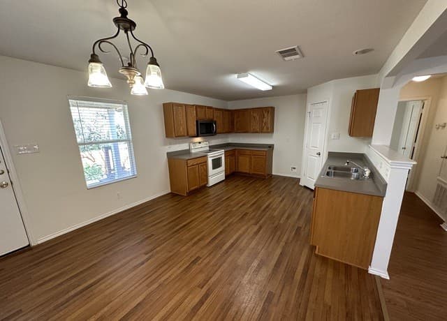 143 Oak Grove — photo 5