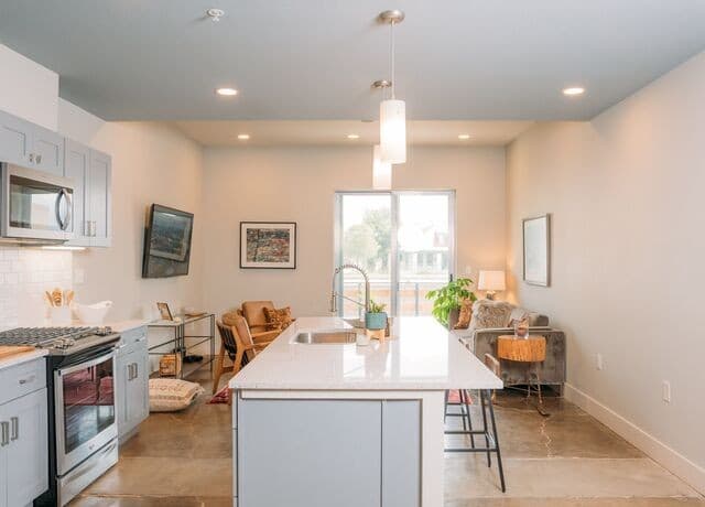 210 W Peden Unit 112 — photo 1