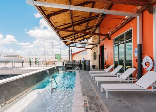 210 W Peden Unit 112 — photo 2