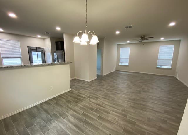 130 N San Ignacio Ave — photo 2