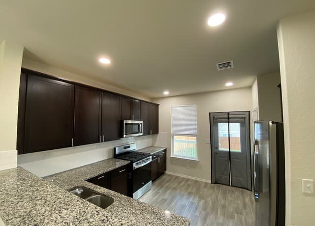 130 N San Ignacio Ave — photo 4