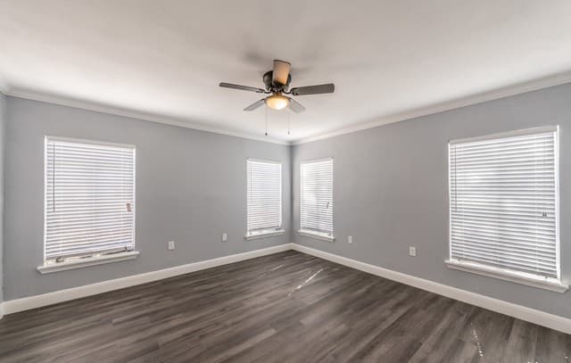 553 Club Unit 3 — photo 1