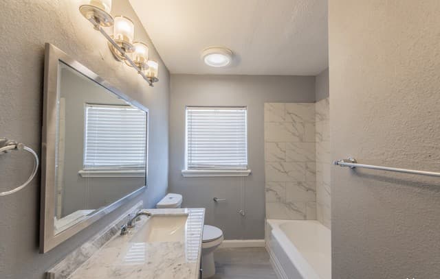 553 Club Unit 3 — photo 4