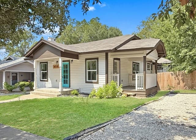 419 W Huisache — photo 2