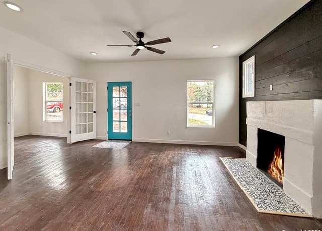 419 W Huisache — photo 4