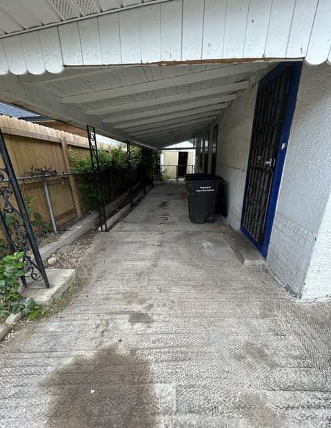 239 Hawthorne — photo 2