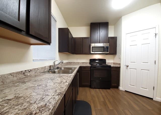 8715 8th St Unit 1 — photo 5