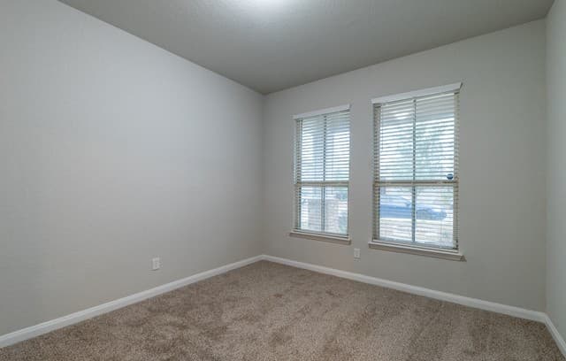 10230 Midsummer Meadow — photo 2