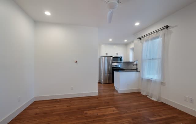 2-bedroom rental at 226 E Huisache Ave Unit 101 in San Antonio, TX — photo 5
