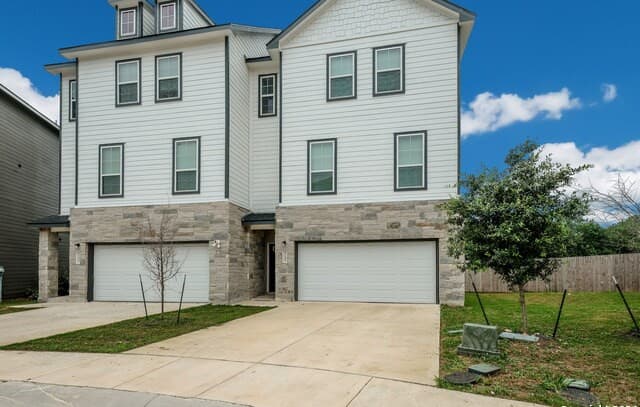 21402 James Charles — photo 2