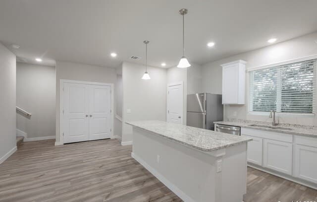 21402 James Charles — photo 4