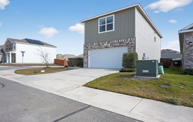 4-bedroom rental at 12879 Cygnus in San Antonio, TX — photo 2