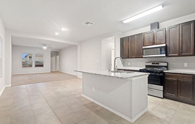 5526 Daniel Way — photo 2