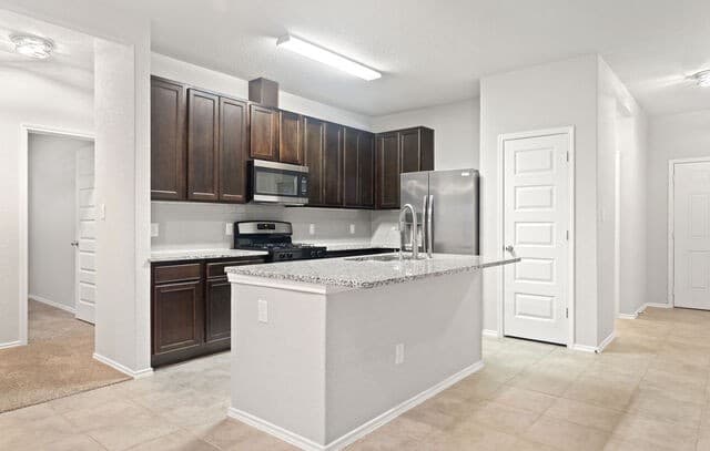 5526 Daniel Way — photo 3