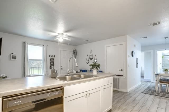 2-bedroom rental at 6423 Melissa Ann Unit 1202 in San Antonio, TX — photo 3