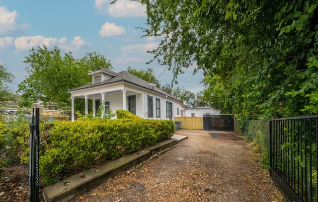 212 Mclane Unit A — photo 3