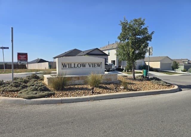 6814 Willow Lnd — photo 1