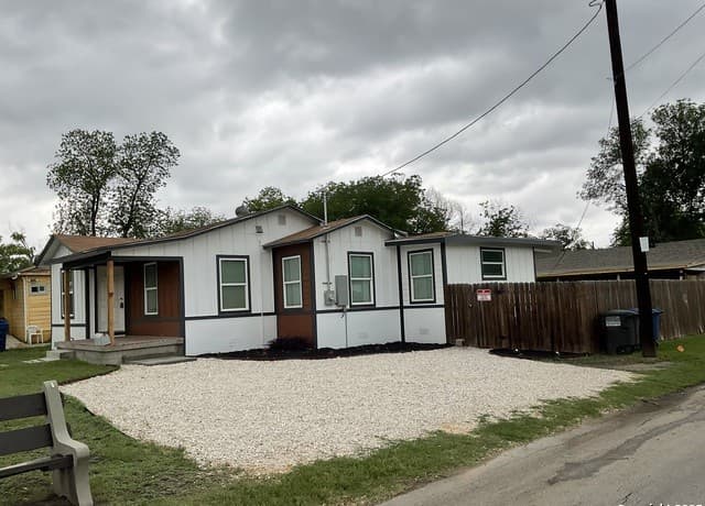 2703 Menchaca Unit A — photo 3