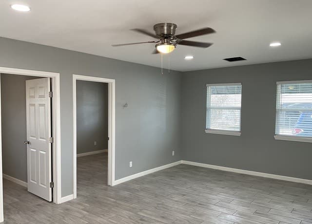 2703 Menchaca Unit 2 OR B — photo 3