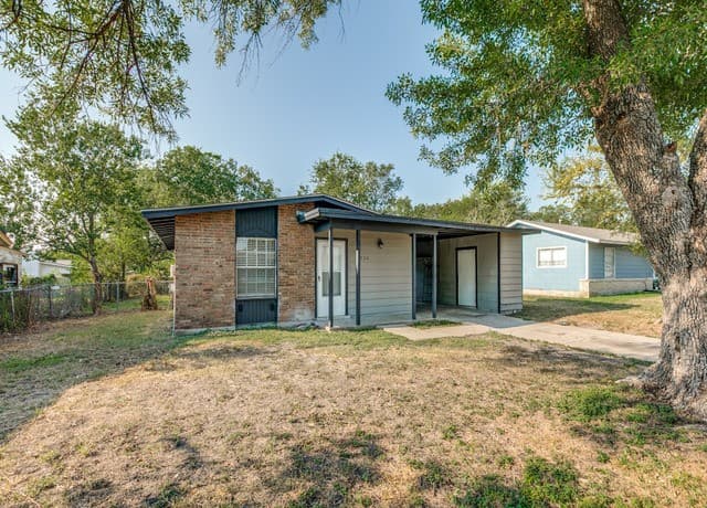 3-bedroom rental at 5830 Castle Yard in San Antonio TX