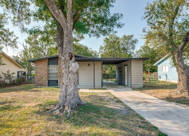 3-bedroom rental at 5830 Castle Yard in San Antonio, TX — photo 3