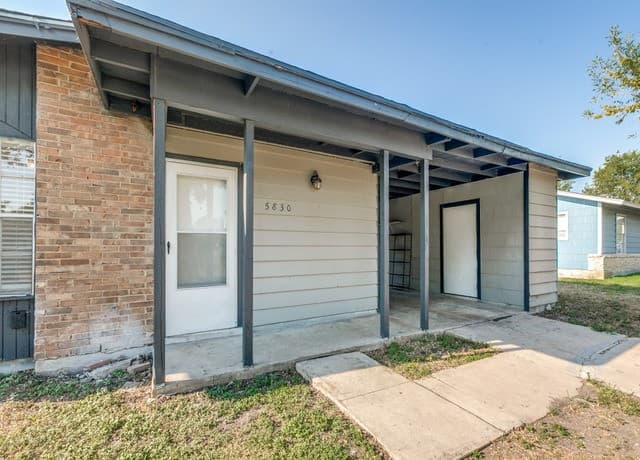 3-bedroom rental at 5830 Castle Yard in San Antonio, TX — photo 5