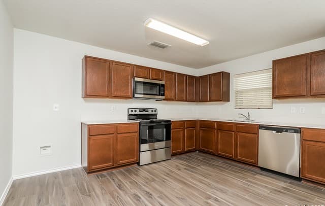 8802 Scarlett Place — photo 2