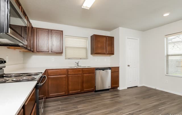 8802 Scarlett Place — photo 3