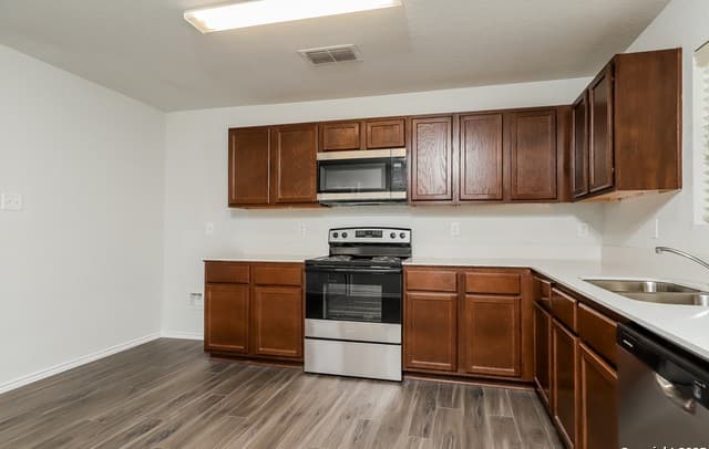 8802 Scarlett Place — photo 4