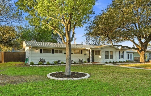 518 Brightwood — photo 2