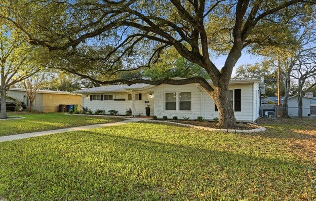 518 Brightwood — photo 3