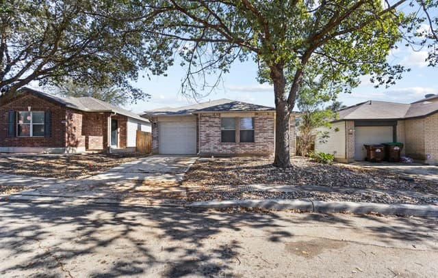 8022 Braes Run — photo 1