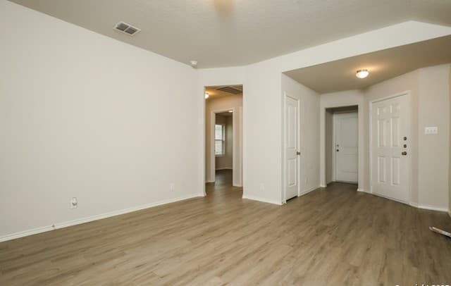 5011 Jade Crossing — photo 3