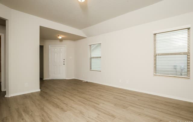 5011 Jade Crossing — photo 4