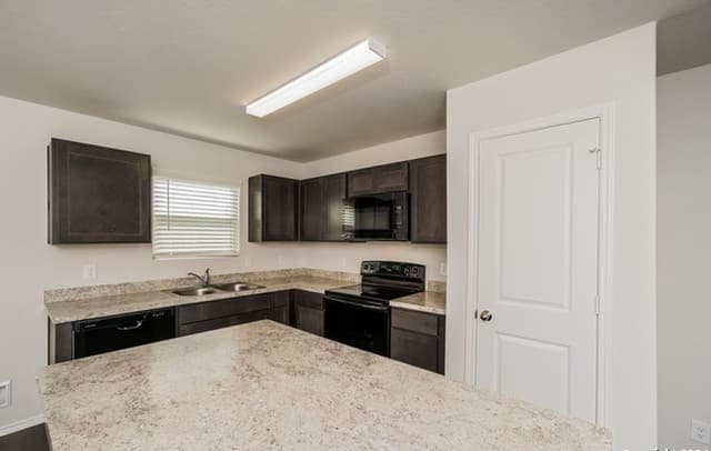 5123 Jade Crossing — photo 4