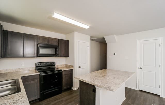 5019 Jade Crossing — photo 3