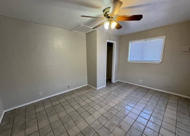 811 S General McMullen Unit 4 — photo 3