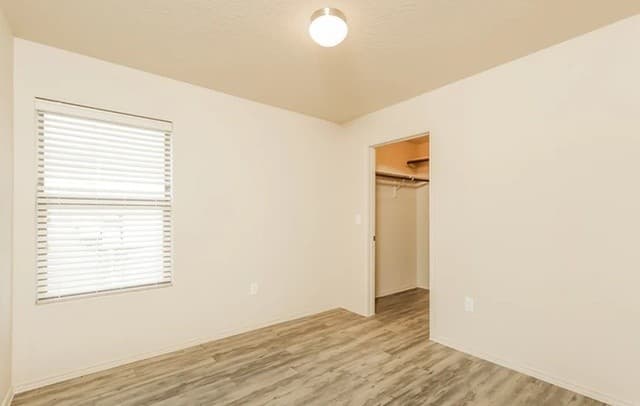 7002 Heathers Way — photo 5