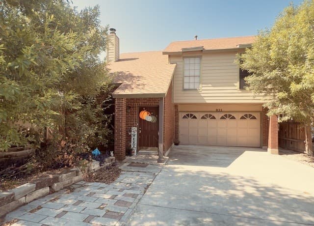 821 Meadow Stone — photo 1