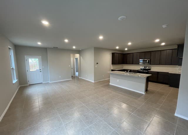 7843 Abbey — photo 3