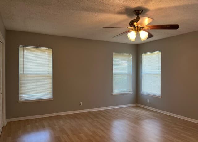 4042 City View — photo 3