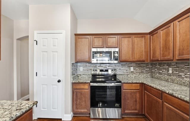 1718 Guilford Ct — photo 4