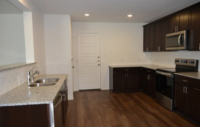 1032 Oriole Way — photo 4