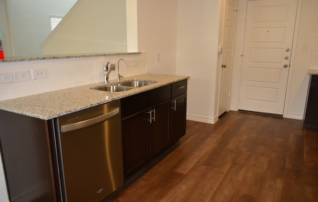 1032 Oriole Way — photo 5