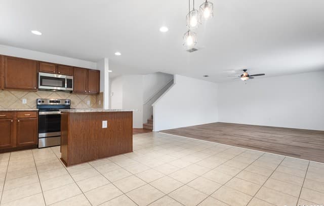 9418 Madison Crk — photo 4